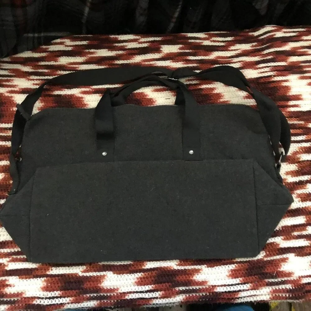 Coach Fragrance Duffle black Weekender Carry-on Gym Shoulder Hand Bag Crossbody - Picture 3 of 8
